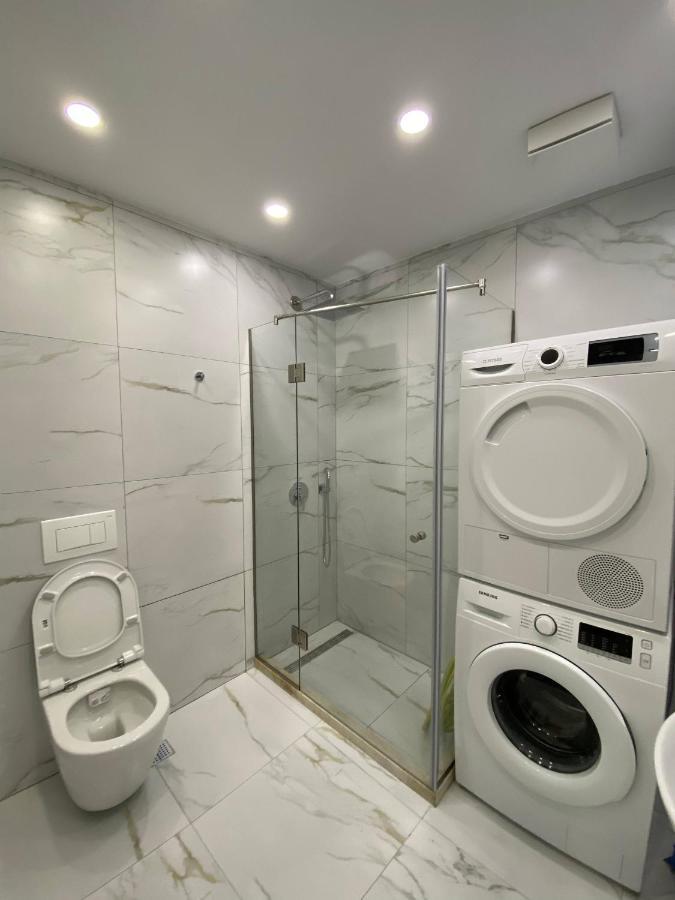 Komatas Modern Apartments In Bllok Area Тирана Екстериор снимка