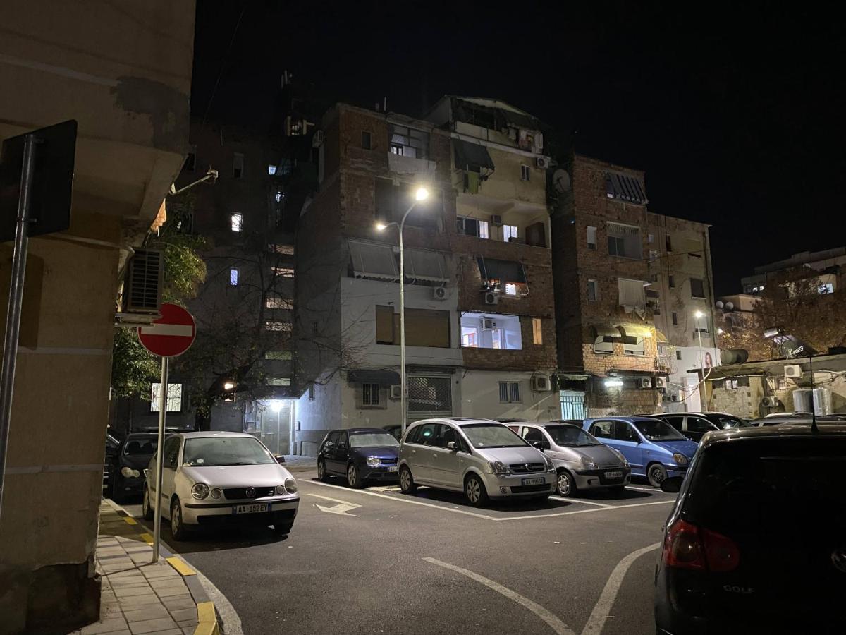 Komatas Modern Apartments In Bllok Area Тирана Екстериор снимка