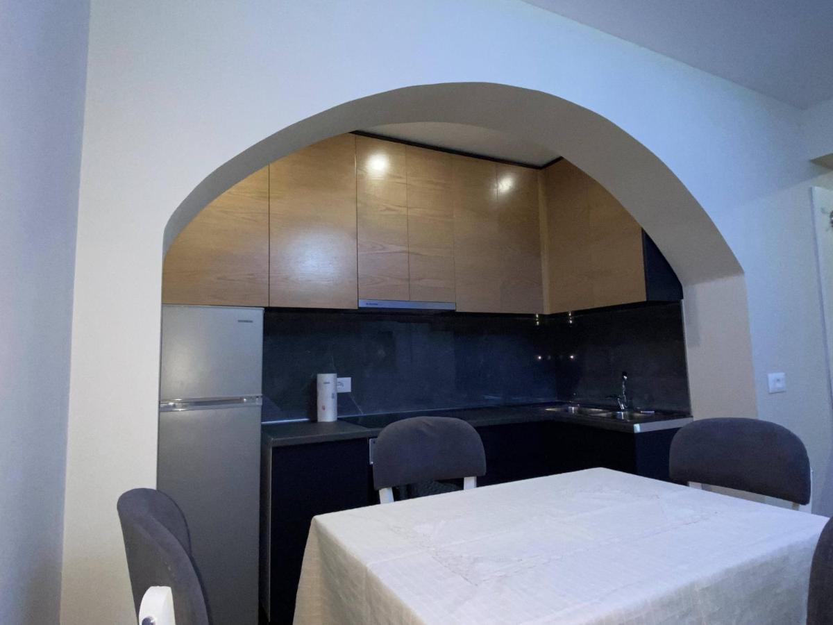 Komatas Modern Apartments In Bllok Area Тирана Екстериор снимка